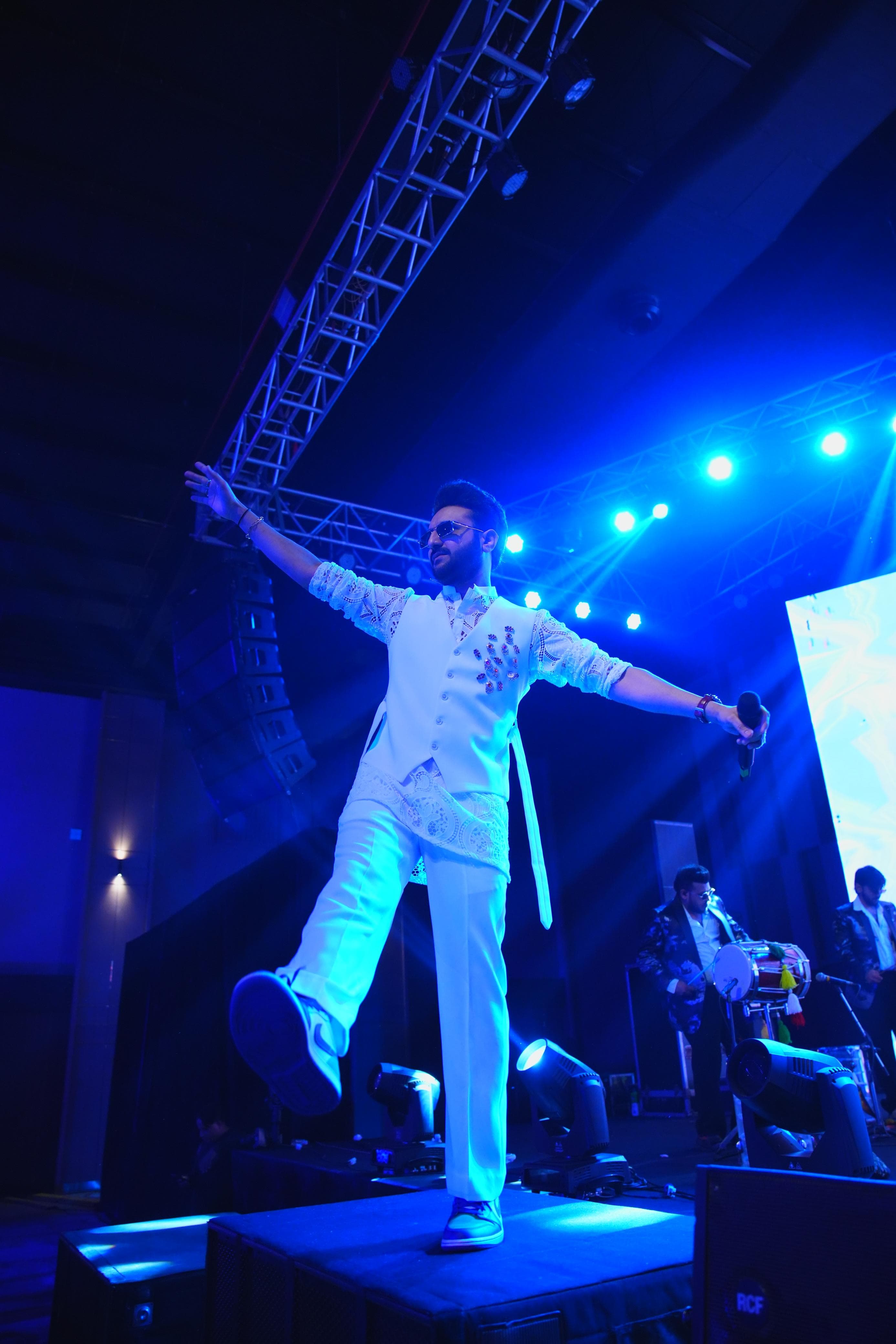 Sharad Lashkari live performance gallery image 18